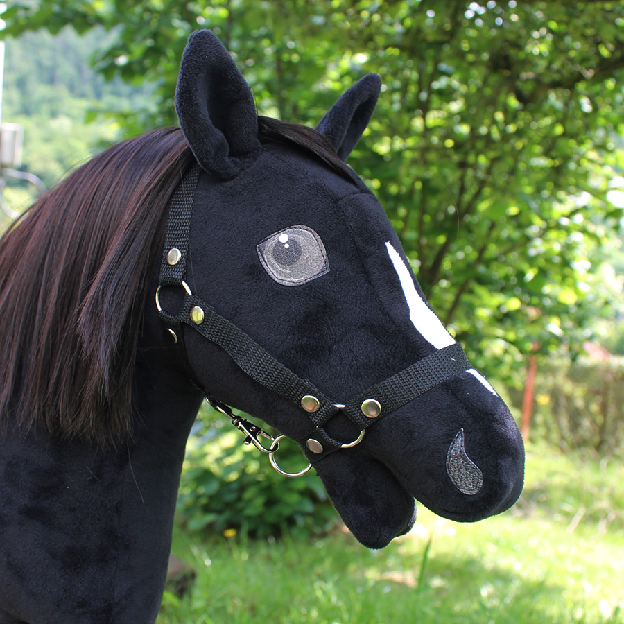 černý hobby horse frísky