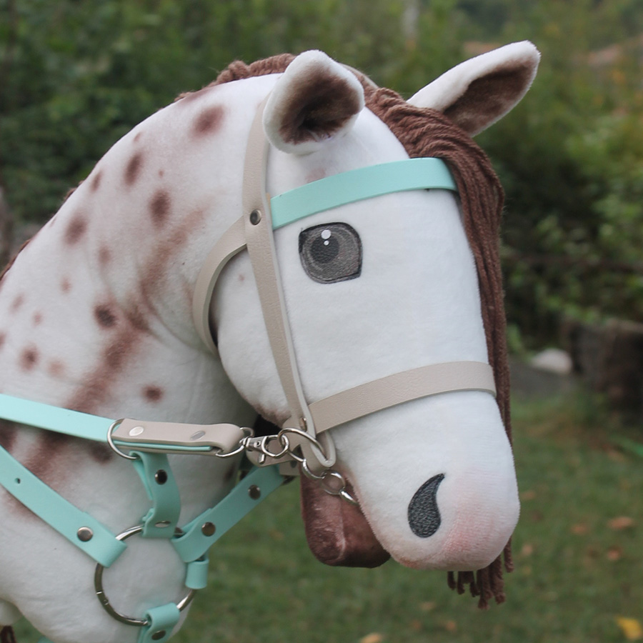 béžová uzdečka hobby horse