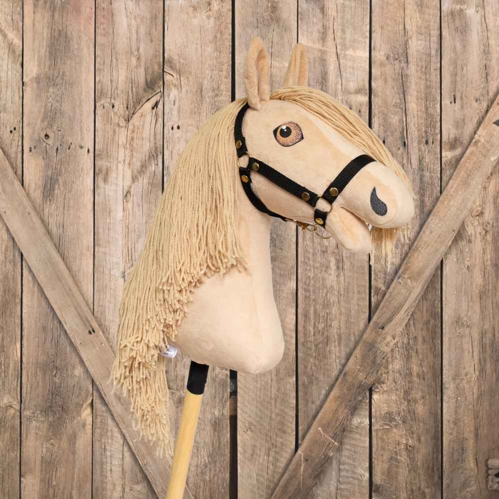 béžový hobby horse s béžovou hřívou