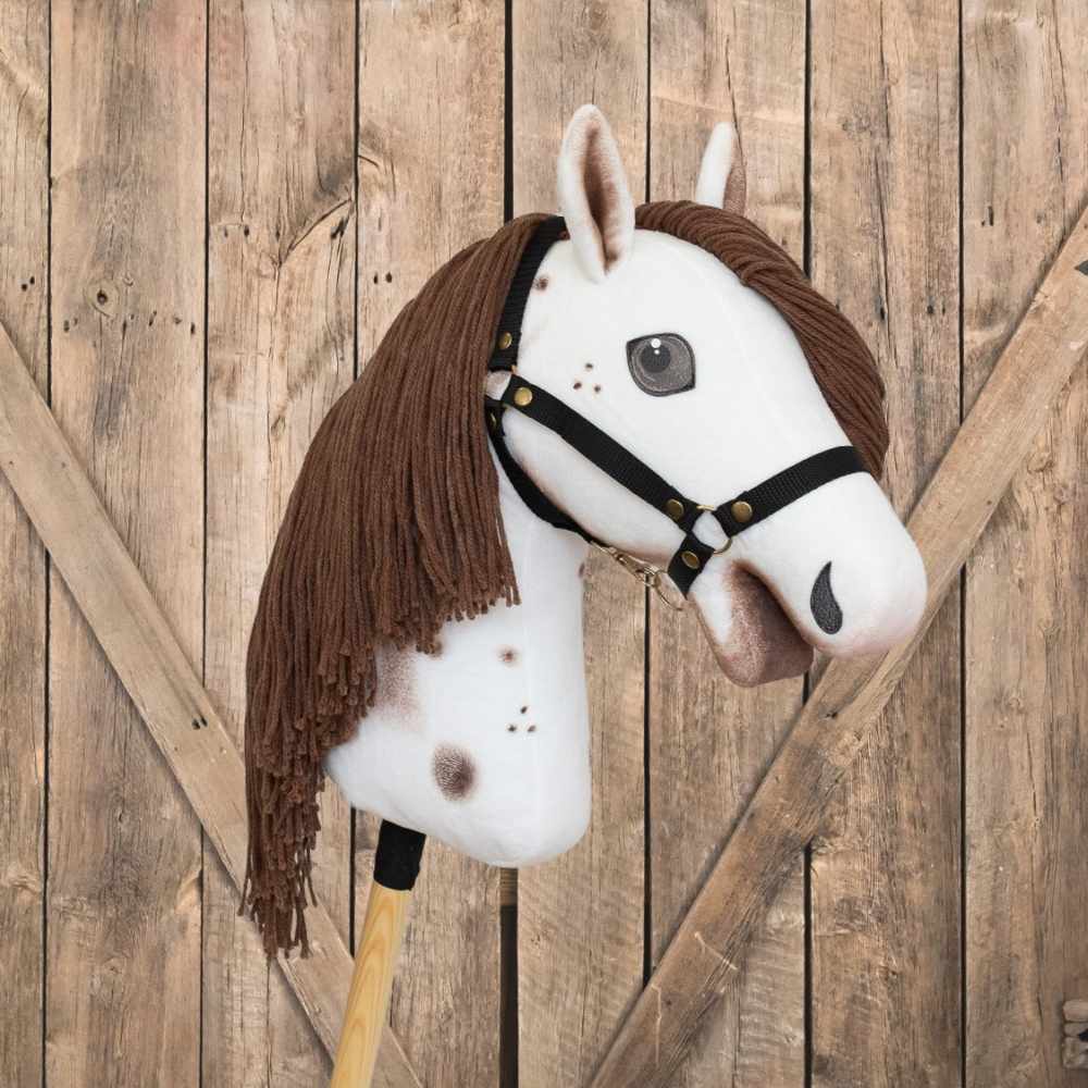bílo hnědý hobbry horse