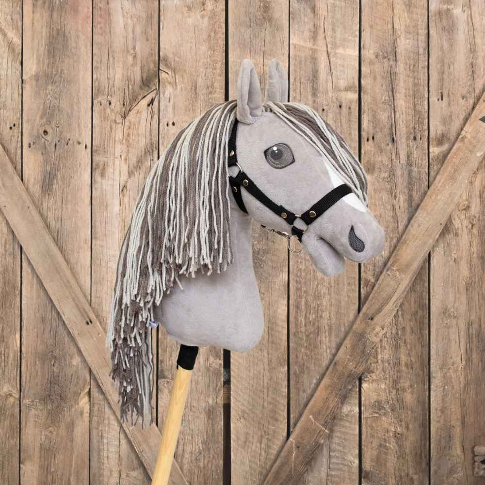 světle šedý hobby horse