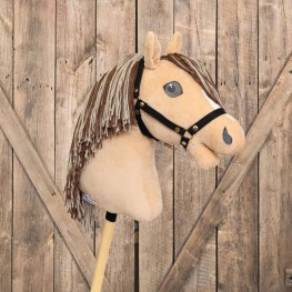hobbyhorse_bezovy_s_ohlavkou_apollo